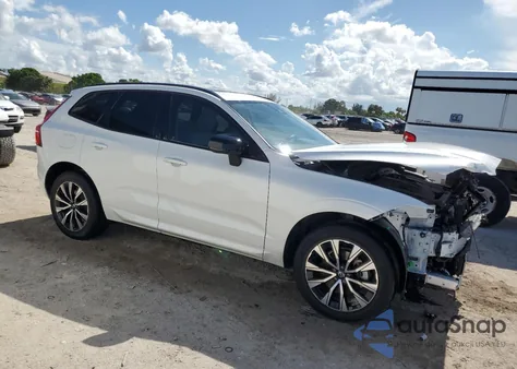 2024 Volvo Xc60 Core z USA, uszkodzony, nr VIN YV4L12RK5R1820430